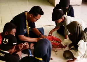 Workshop limbah kerang mahasiswa KKN UGM di Desa Butuh, Konawe Selatan, Sulawesi Tenggara. (Dok. KKN-PPM UGM SG-011)